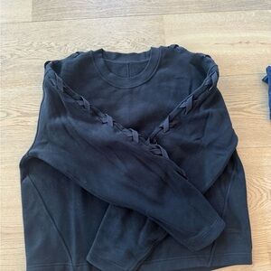 Lululemon crew with lace detail size 8/10